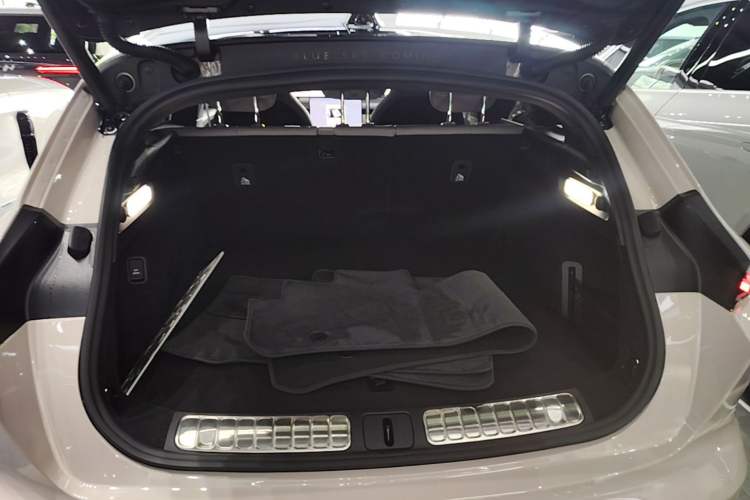 Used Nio ET5T 2025 75 kWh Touring Trunk