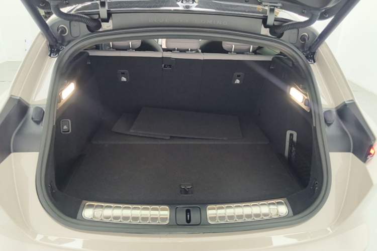 Used Nio ET5T 2025 75 kWh Touring Trunk