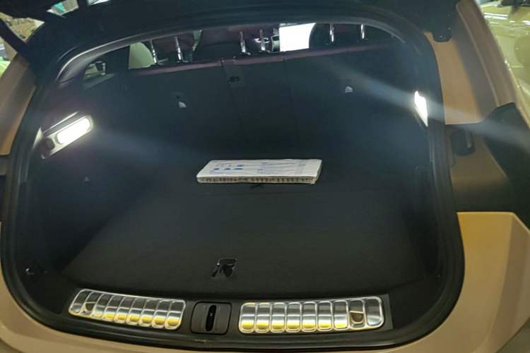 Used Nio ET5T 2025 75 kWh Touring Trunk