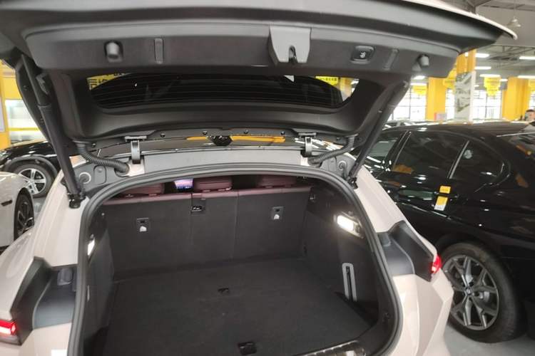 Used Nio ET5T 2025 75 kWh Touring Trunk