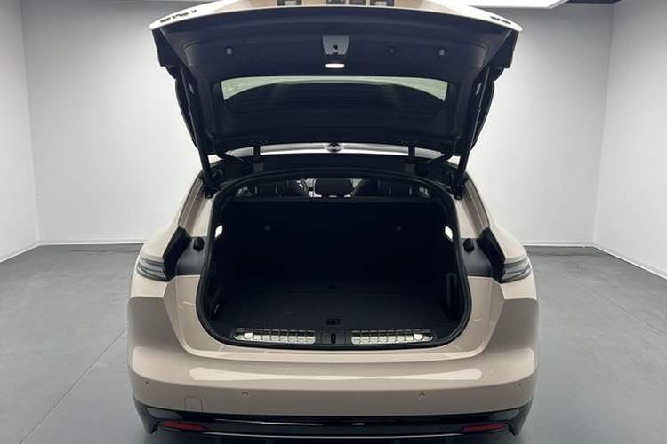 Used Nio ET5T 2025 75 kWh Touring Trunk