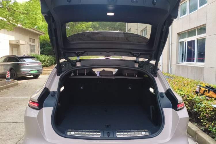 Used Nio ET5T 2025 75 kWh Touring Trunk