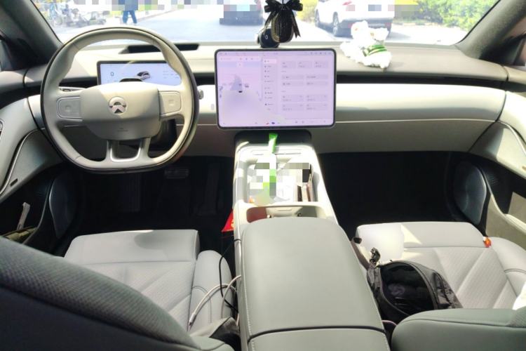 Used Nio ET5T 2025 75 kWh Touring Center Console