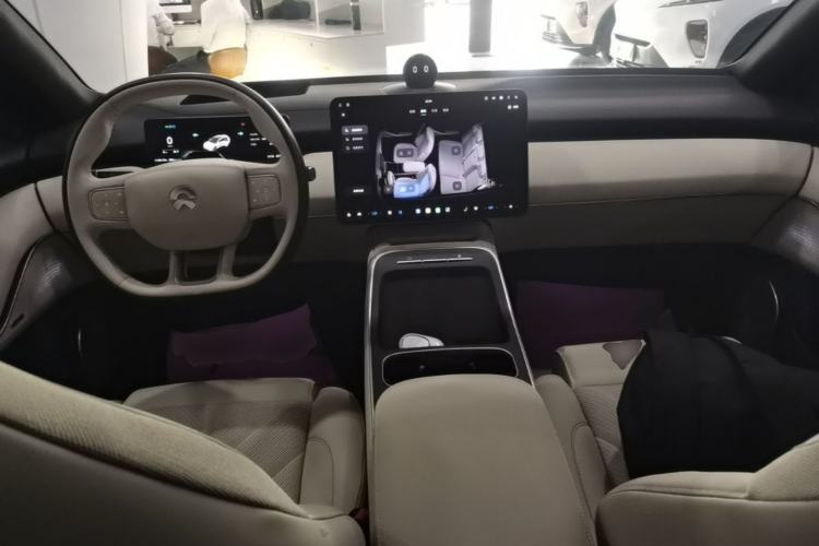 Used Nio ET5T 2025 75 kWh Touring Center Console