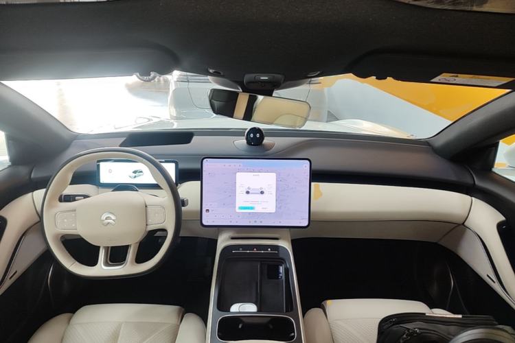 Used Nio ET5T 2025 75 kWh Touring Center Console