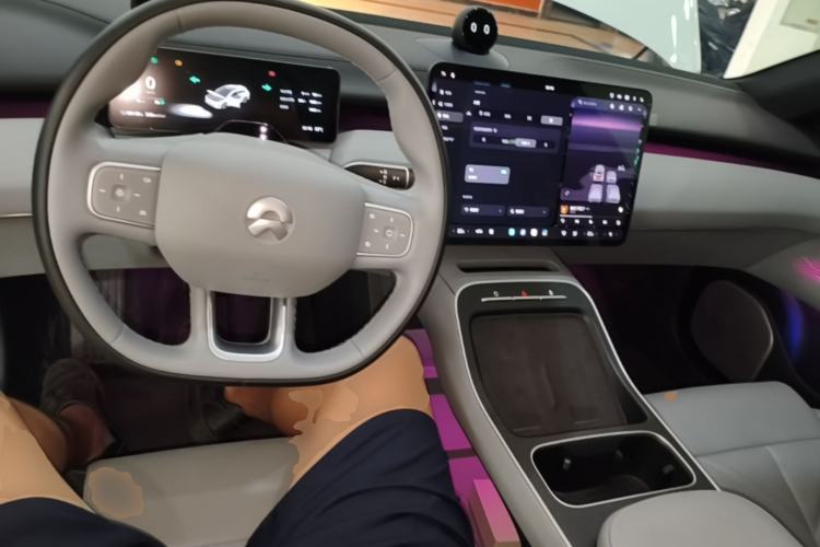 Used Nio ET5T 2025 75 kWh Touring Center Console
