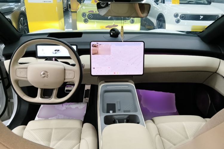 Used Nio ET5T 2025 75 kWh Touring Center Console