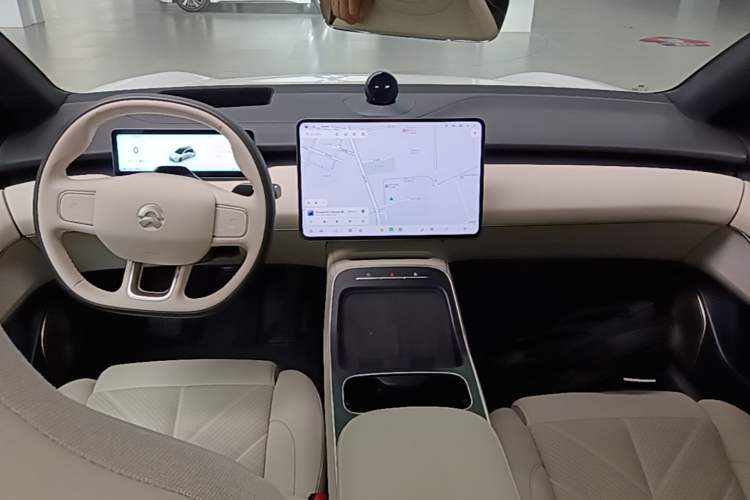 Used Nio ET5T 2025 75 kWh Touring Center Console