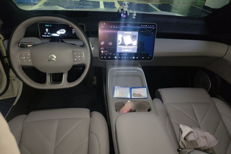 Used Nio ET5T 2025 75 kWh Touring Center Console