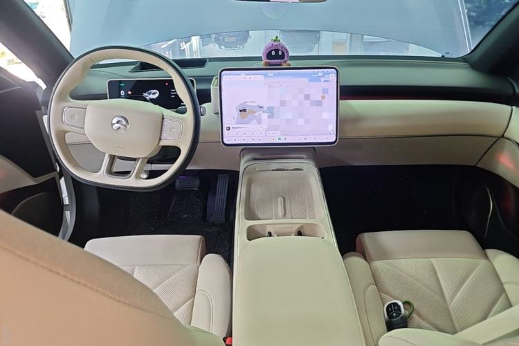 Used Nio ET5T 2025 75 kWh Touring Center Console