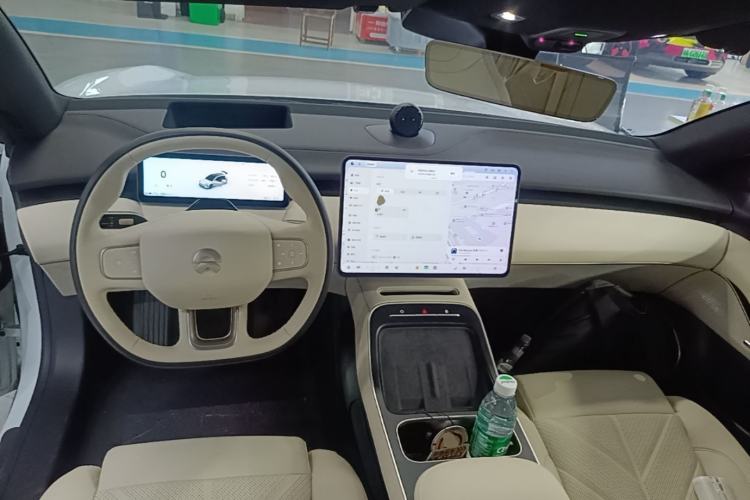 Used Nio ET5T 2025 75 kWh Touring Center Console