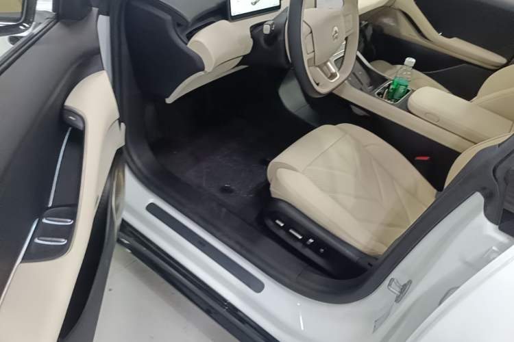 Used Nio ET5T 2025 75 kWh Touring Driver Seat