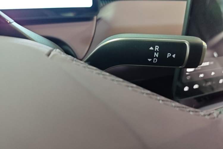 Used Nio ET5T 2025 75 kWh Touring Gear Lever