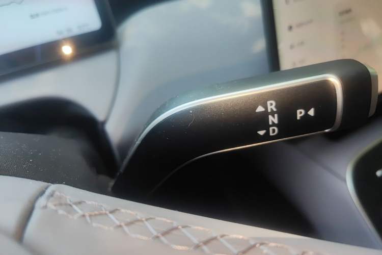 Used Nio ET5T 2025 75 kWh Touring Gear Lever