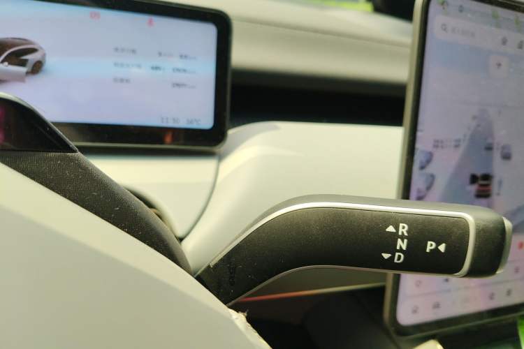 Used Nio ET5T 2025 75 kWh Touring Gear Lever