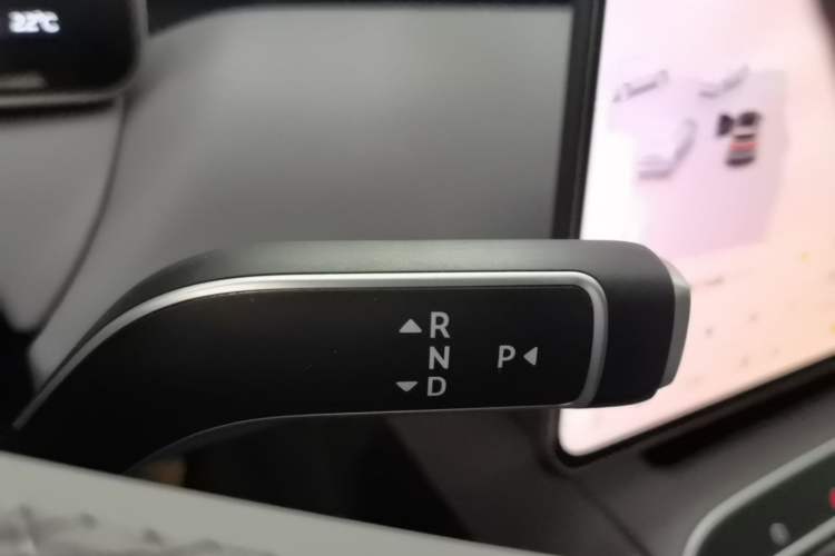 Used Nio ET5T 2025 75 kWh Touring Gear Lever