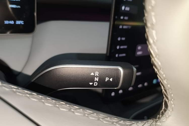 Used Nio ET5T 2025 75 kWh Touring Gear Lever