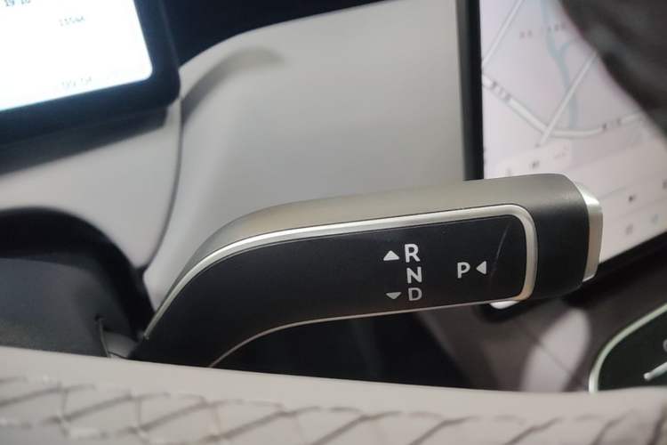 Used Nio ET5T 2025 75 kWh Touring Gear Lever