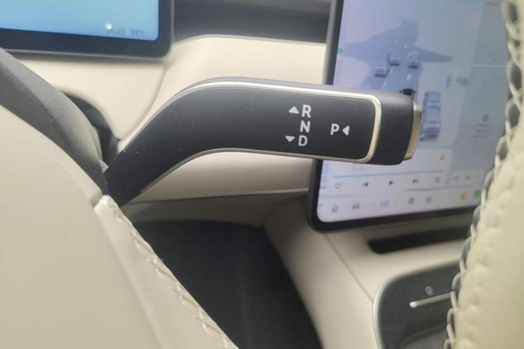 Used Nio ET5T 2025 75 kWh Touring Gear Lever