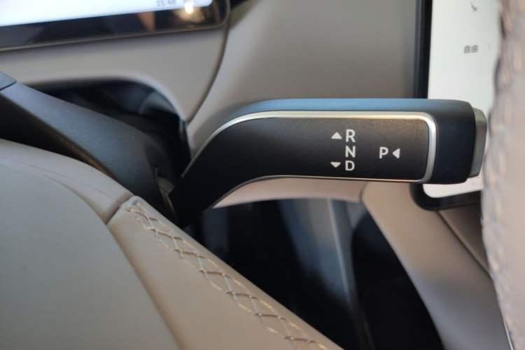 Used Nio ET5T 2025 75 kWh Touring Gear Lever