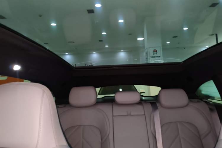 Used Nio ET5T 2025 75 kWh Touring Headliner