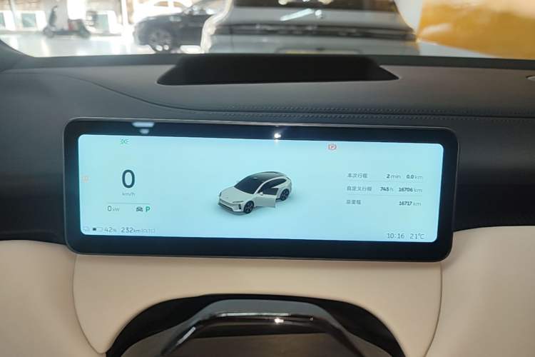 Used Nio ET5T 2025 75 kWh Touring Instrument Cluster