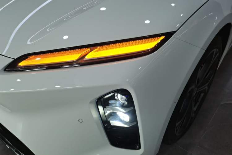 Used Nio ET5T 2025 75 kWh Touring Left Front Headlight