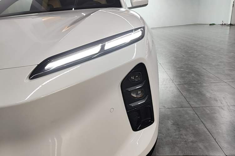 Used Nio ET5T 2025 75 kWh Touring Left Front Headlight
