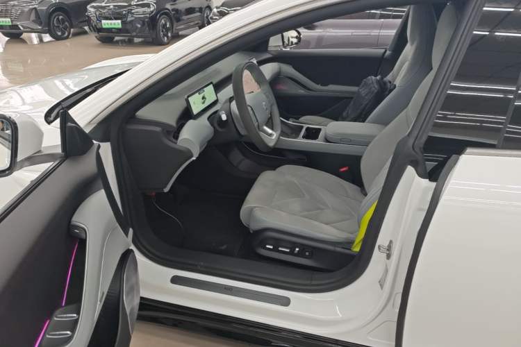 Used Nio ET5T 2025 75 kWh Touring Left Front Seat
