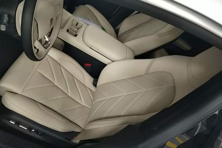 Used Nio ET5T 2025 75 kWh Touring Left Front Seat