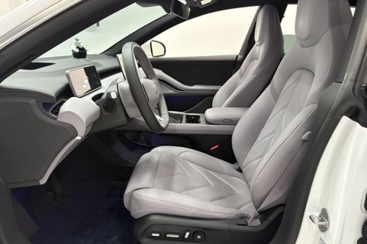 Used Nio ET5T 2025 75 kWh Touring Left Front Seat