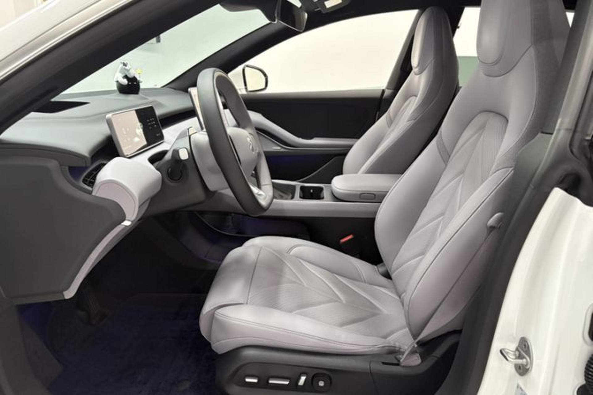 Used Nio ET5T 2025 75 kWh Touring Left Front Seat