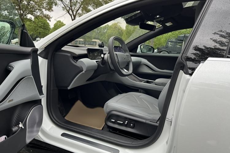 Used Nio ET5T 2025 75 kWh Touring Left Front Seat