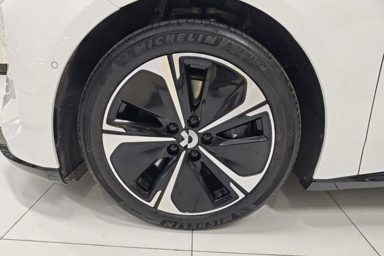 Used Nio ET5T 2025 75 kWh Touring Left Front Wheel Hub