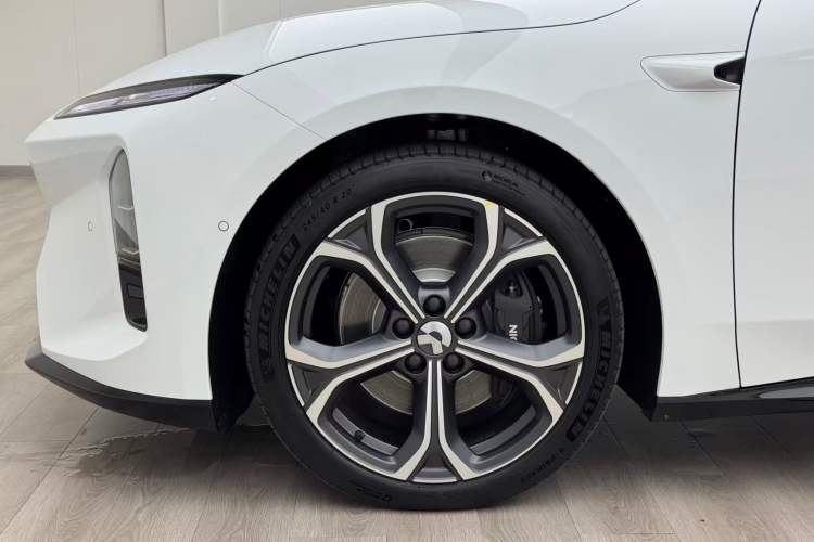 Used Nio ET5T 2025 75 kWh Touring Left Front Wheel Hub