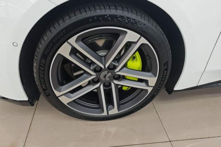 Used Nio ET5T 2025 75 kWh Touring Left Front Wheel Hub