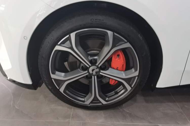 Used Nio ET5T 2025 75 kWh Touring Left Front Wheel Hub