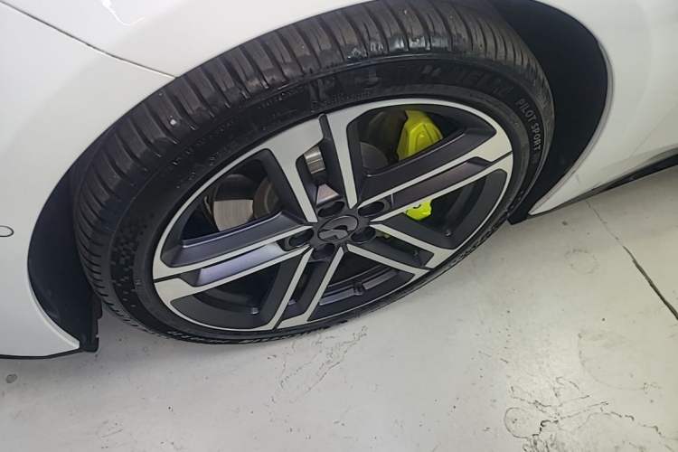 Used Nio ET5T 2025 75 kWh Touring Left Front Wheel Hub