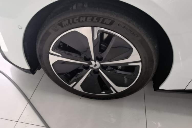 Used Nio ET5T 2025 75 kWh Touring Left Front Wheel Hub