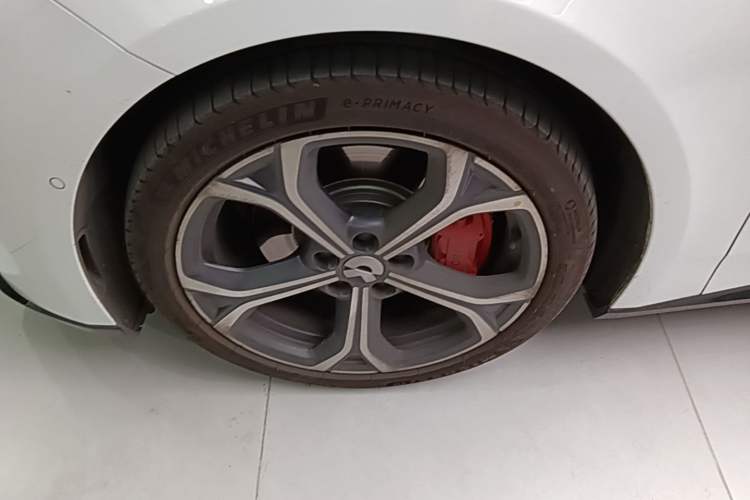 Used Nio ET5T 2025 75 kWh Touring Left Front Wheel Hub