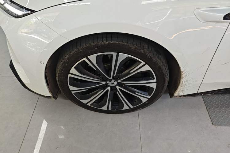Used Nio ET5T 2025 75 kWh Touring Left Front Wheel Hub