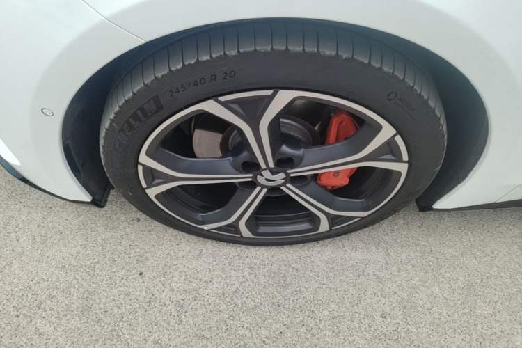 Used Nio ET5T 2025 75 kWh Touring Left Front Wheel Hub
