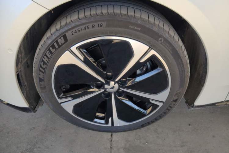 Used Nio ET5T 2025 75 kWh Touring Left Front Wheel Hub