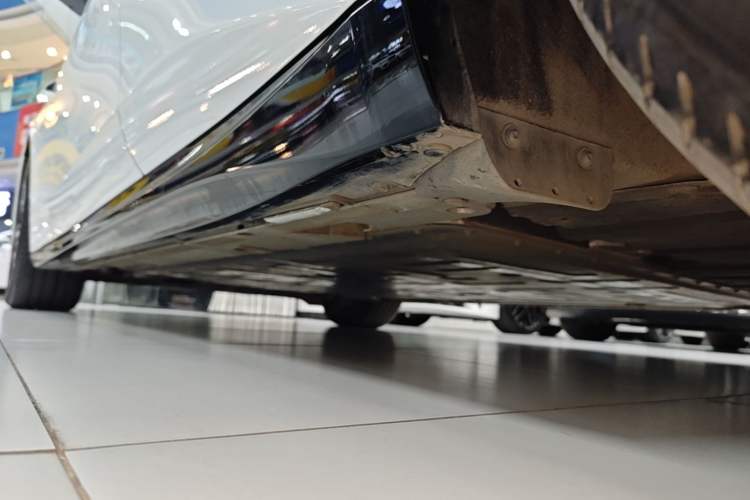 Used Nio ET5T 2025 75 kWh Touring Left Side Sill