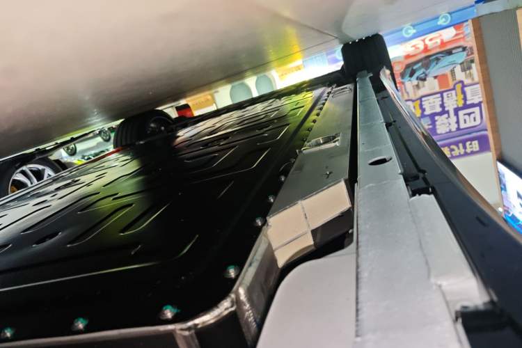 Used Nio ET5T 2025 75 kWh Touring Left Side Sill
