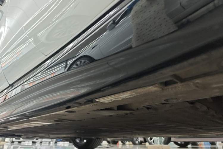 Used Nio ET5T 2025 75 kWh Touring Left Side Sill