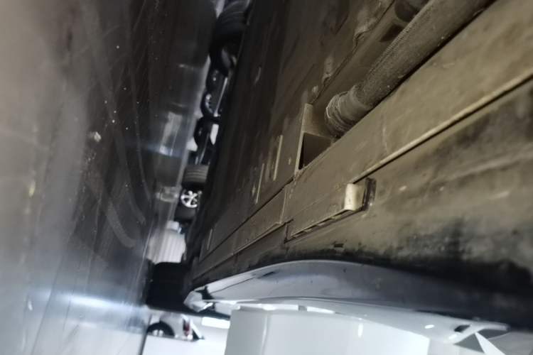 Used Nio ET5T 2025 75 kWh Touring Left Side Sill