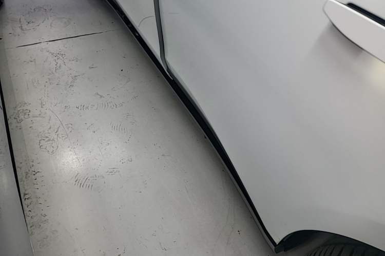 Used Nio ET5T 2025 75 kWh Touring Left Side Sill