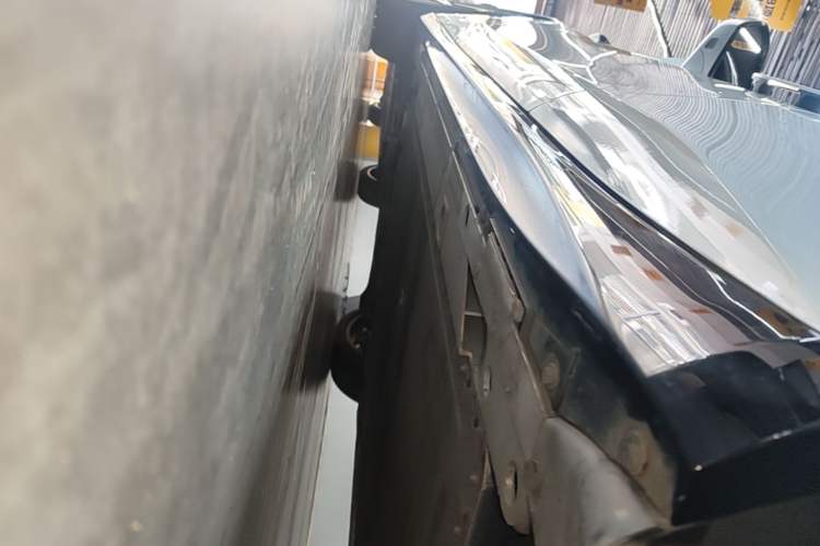 Used Nio ET5T 2025 75 kWh Touring Left Side Sill