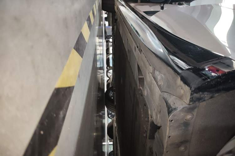 Used Nio ET5T 2025 75 kWh Touring Left Side Sill